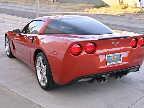 Used 2006 Chevrolet Corvette Coupe w/ Preferred Equipment Group RWD image 4