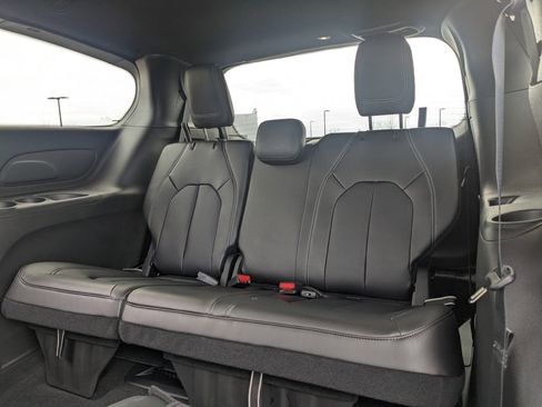 New 2026 Chrysler Pacifica Select image 38