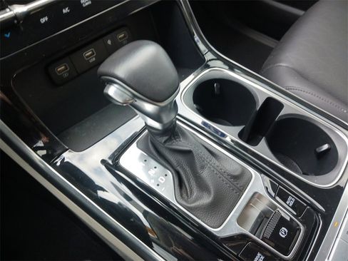 Used 2024 Kia Carnival SX image 34