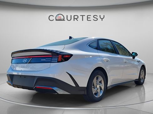 New 2026 Hyundai Sonata SE FWD image 4