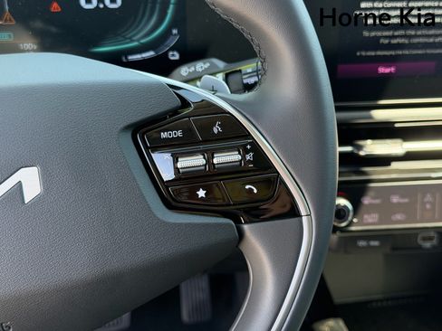 New 2026 Kia Niro EX FWD image 13