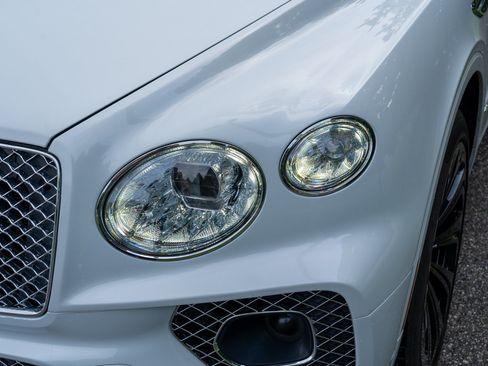 Used 2022 Bentley Bentayga AWD/4WD image 4