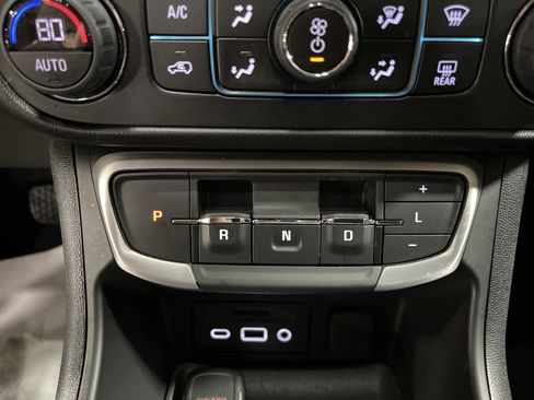 Used 2024 GMC Terrain SLT image 25