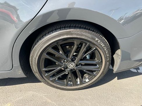 Used 2025 Toyota Camry SE w/ Convenience Package image 4