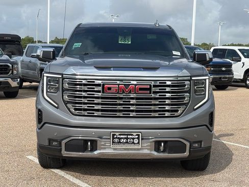 Used 2023 GMC Sierra 1500 Denali w/ Technology Package AWD/4WD image 3