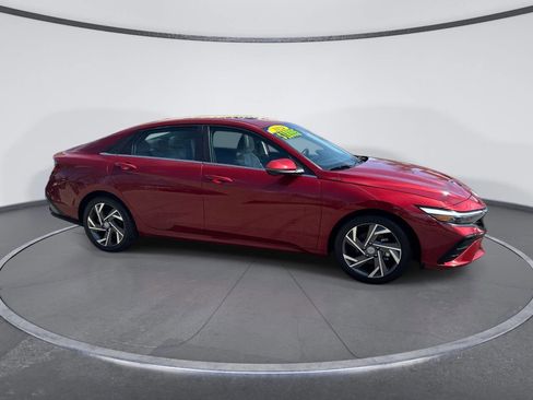 Used 2024 Hyundai Elantra Limited image 5