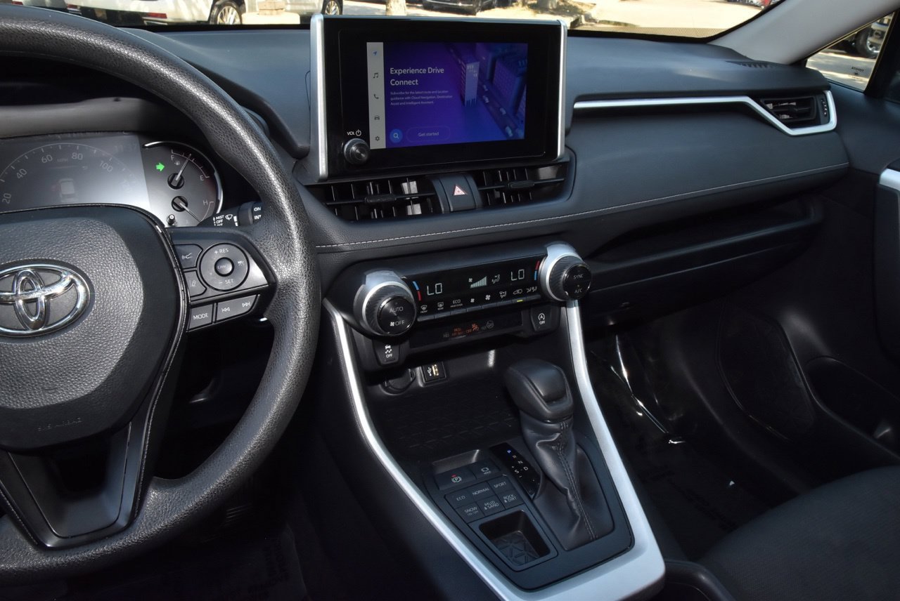 Used 2025 Toyota RAV4 XLE AWD/4WD image 26