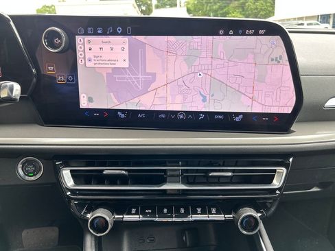 Used 2026 Chevrolet Traverse LT FWD image 18