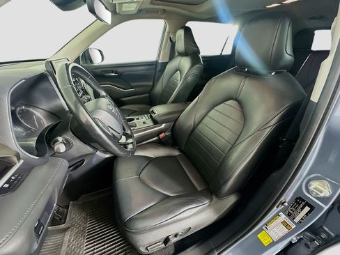 Used 2020 Toyota Highlander XLE FWD image 13