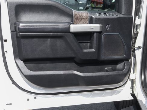 Used 2017 Ford F350 Lariat w/ Chrome Package image 13