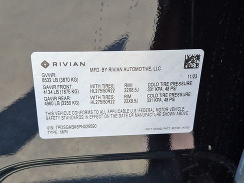 Used 2023 Rivian R1S Adventure AWD/4WD image 32