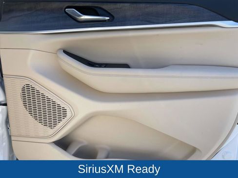 Used 2025 Jeep Grand Cherokee Limited image 17