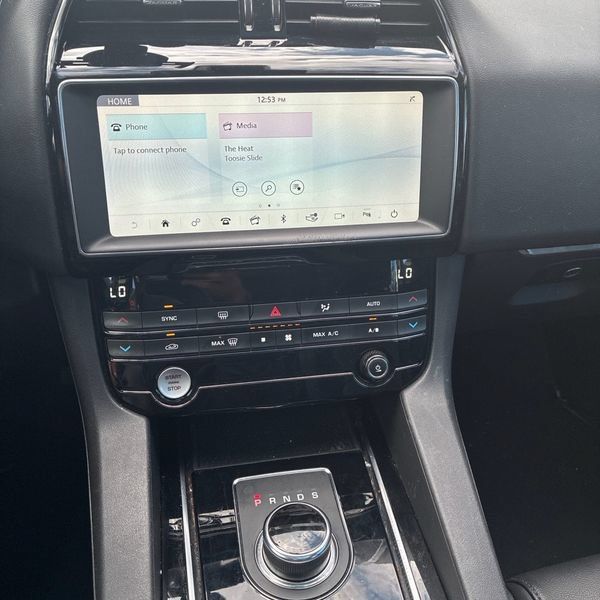Used 2020 Jaguar F-PACE AWD/4WD image 8