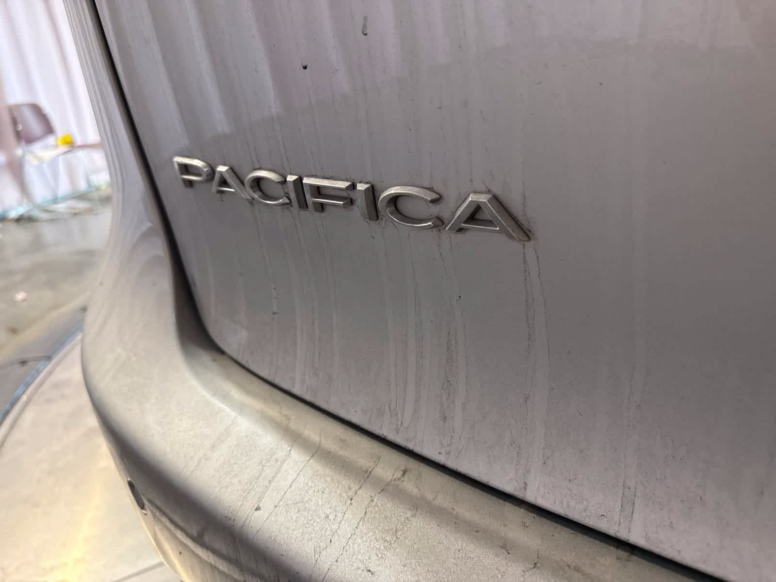 Used 2024 Chrysler Pacifica Touring-L FWD image 13