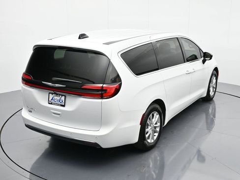 New 2026 Chrysler Pacifica Select FWD image 30