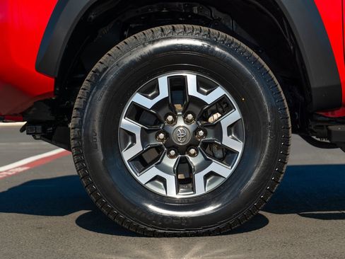 Certified 2023 Toyota Tacoma TRD Off-Road w/ Black Out Package (TMS) AWD/4WD image 6