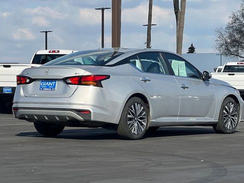Used 2023 Nissan Altima 2.5 SV image 4