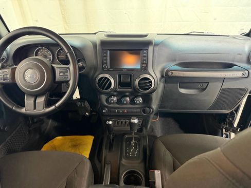 Used 2017 Jeep Wrangler Unlimited Sport w/ Connectivity Group AWD/4WD image 17