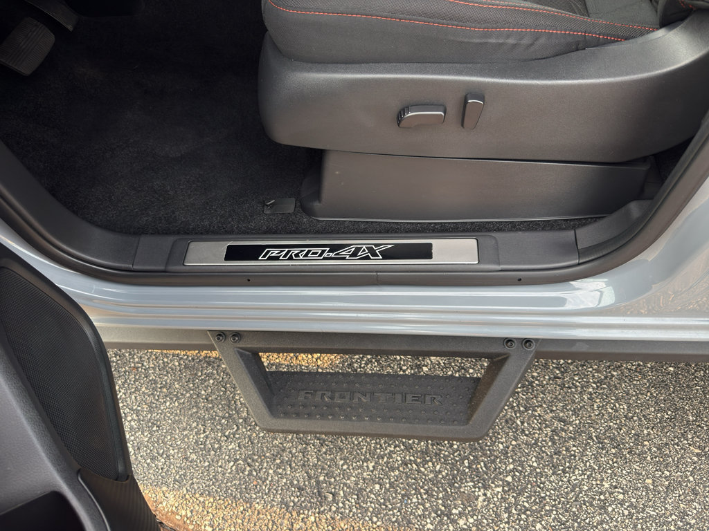 Used 2023 Nissan Frontier PRO-4X w/ Technology Package AWD/4WD image 16
