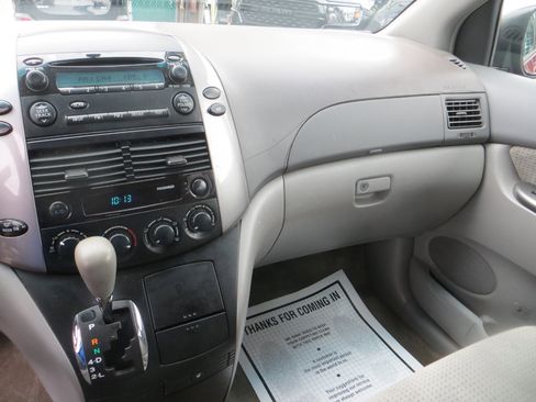 Used 2007 Toyota Sienna LE image 11