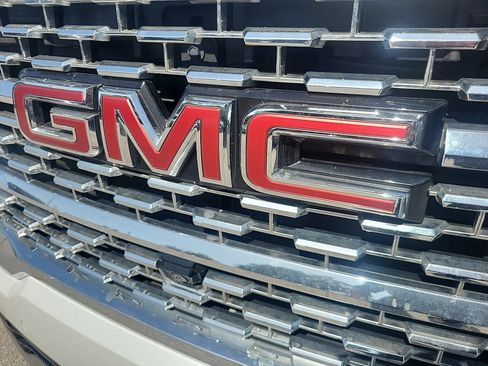 Used 2023 GMC Acadia Denali w/ Denali Ultimate Package FWD image 5