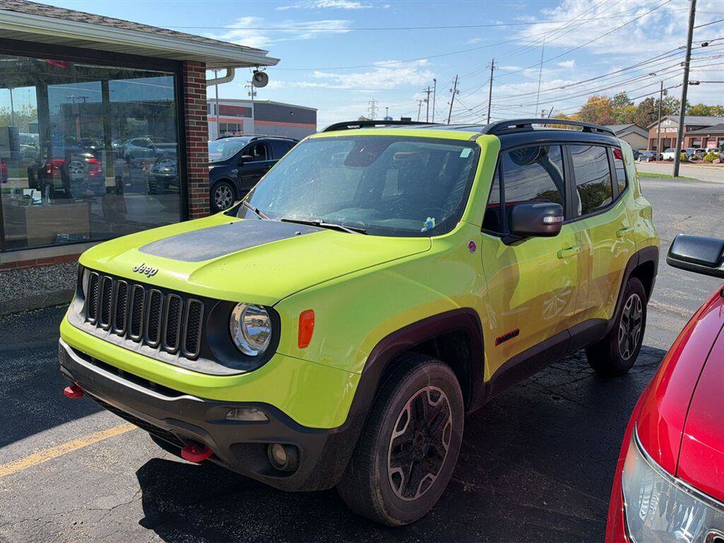 Used 2017 Jeep Renegade Trailhawk w/ Premium Trailhawk Package AWD/4WD image 3