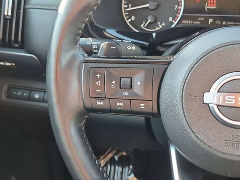 Used 2025 Nissan Pathfinder SL AWD/4WD image 18