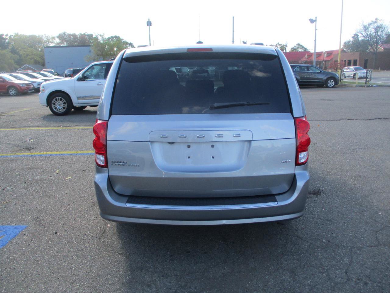 Used 2016 Dodge Grand Caravan SXT FWD image 5