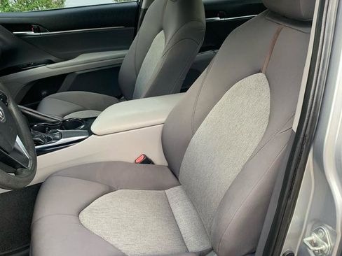 Used 2018 Toyota Camry LE image 7