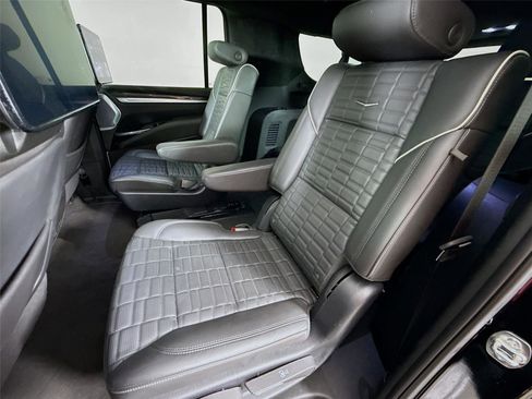 Used 2025 Cadillac Escalade ESV V AWD/4WD image 17