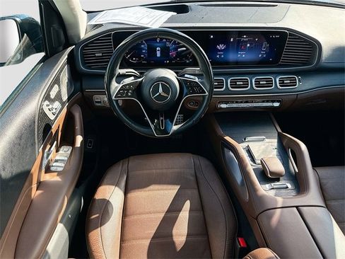 Used 2024 Mercedes-Benz GLS 580 4MATIC image 22