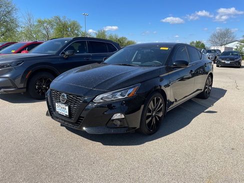 Used 2022 Nissan Altima 2.5 SR w/ Midnight Edition Package FWD image 2