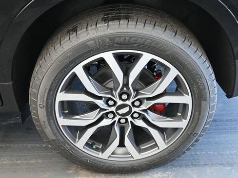 New 2026 Cadillac XT5 Sportv w/ LPO, Onyx Lite Package AWD/4WD image 9