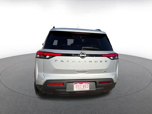 Used 2025 Nissan Pathfinder SV image 11