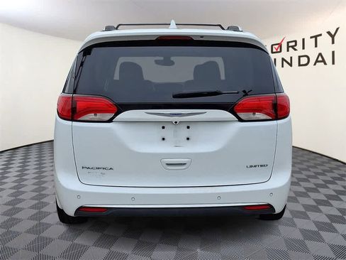Used 2018 Chrysler Pacifica Limited image 5