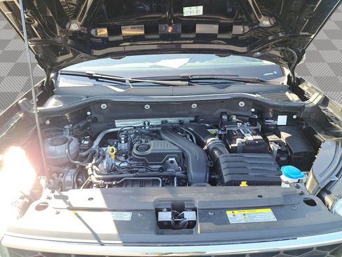 Used 2023 Volkswagen Taos SEL image 28