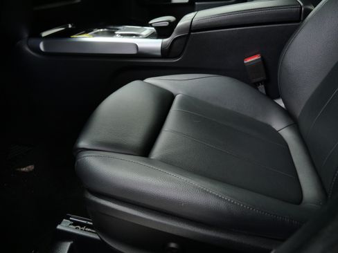 Certified 2021 Mercedes-Benz GLB 250 4MATIC image 18