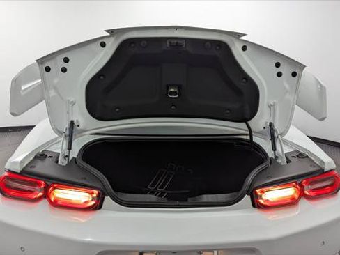 Used 2022 Chevrolet Camaro ZL1 RWD image 17