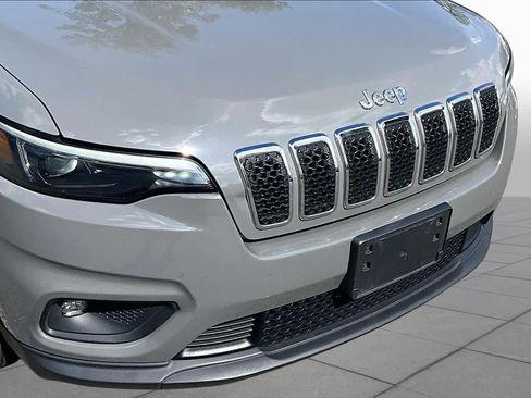 Used 2019 Jeep Cherokee Latitude Plus AWD/4WD image 29