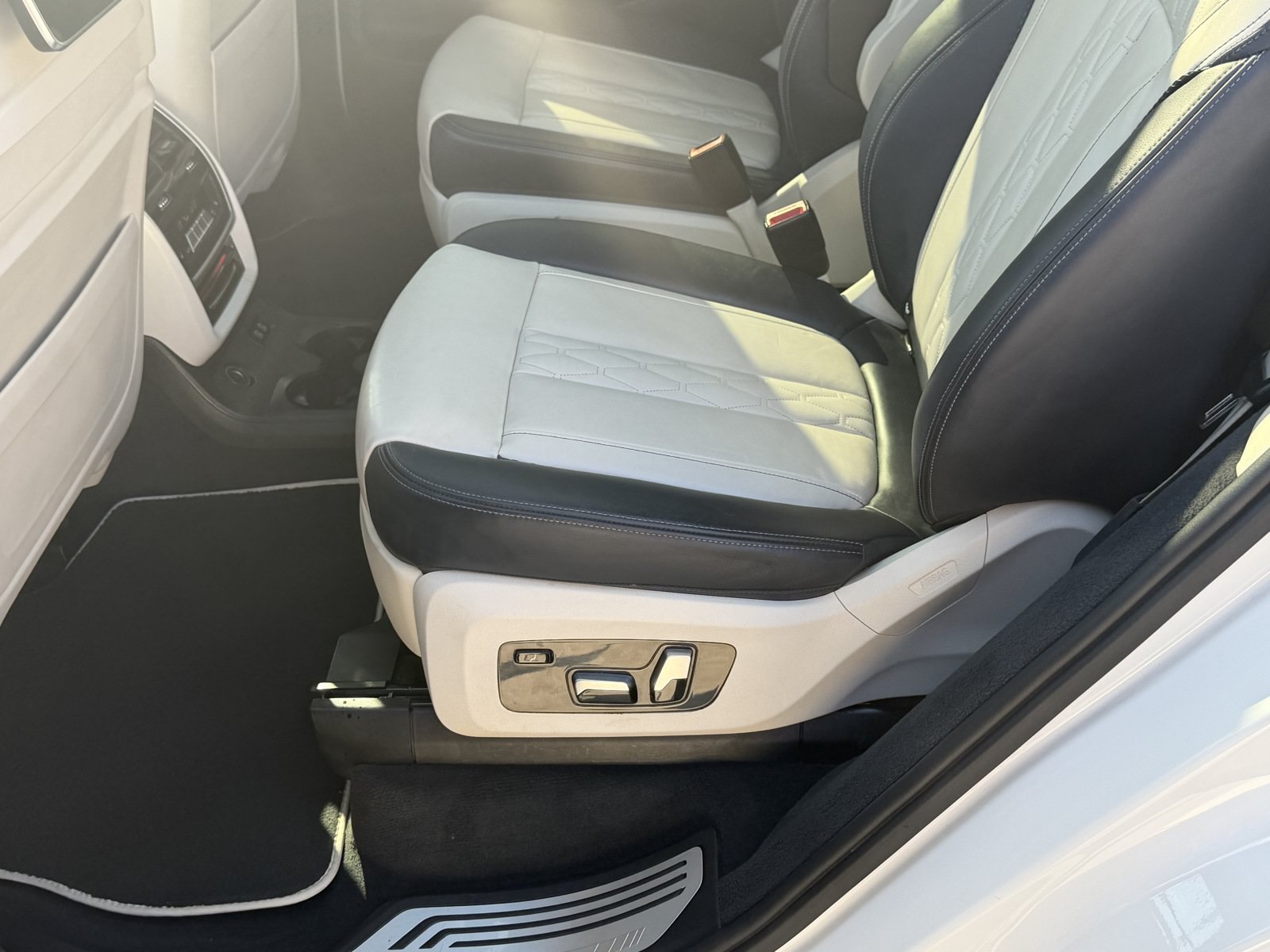 Used 2019 BMW X7 xDrive50i w/ Dynamic Handling Package AWD/4WD image 23