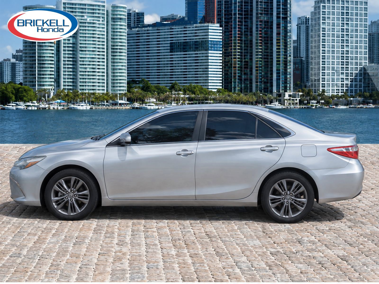 Used 2016 Toyota Camry SE FWD image 5