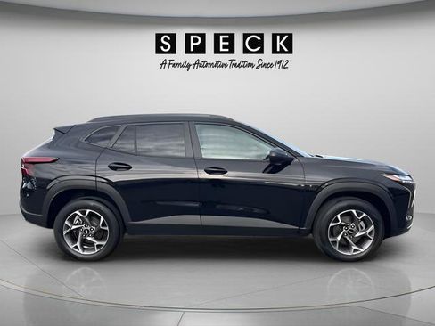 Used 2025 Chevrolet Trax LT image 6