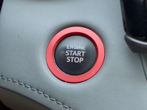 Used 2023 Toyota Highlander L image 32