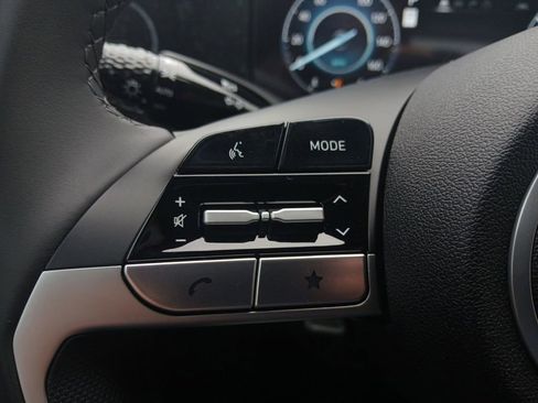 New 2025 Hyundai Elantra Limited FWD image 16