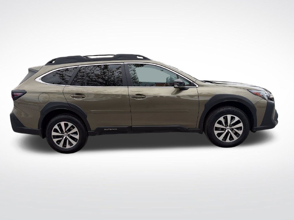 Used 2024 Subaru Outback Premium AWD/4WD image 18