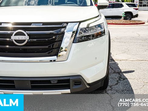 Used 2023 Nissan Pathfinder SL AWD/4WD image 17