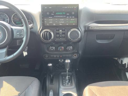 Used 2015 Jeep Wrangler Unlimited Sport w/ Quick Order Package 24S AWD/4WD image 20