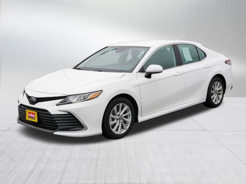Used 2024 Toyota Camry LE image 3