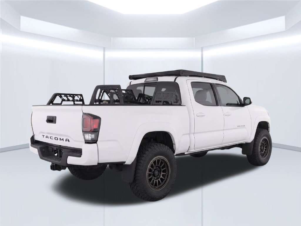 Used 2017 Toyota Tacoma TRD Off-Road AWD/4WD image 4