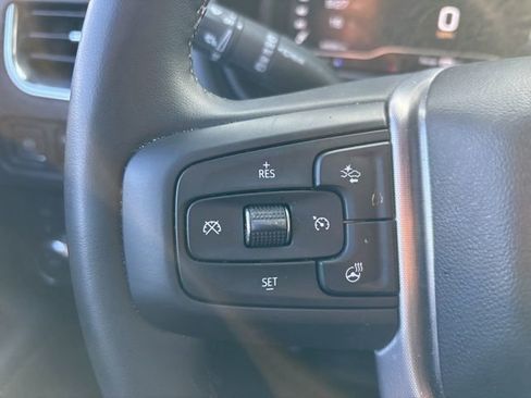 Used 2023 GMC Yukon SLT w/ SLT Luxury Package image 18